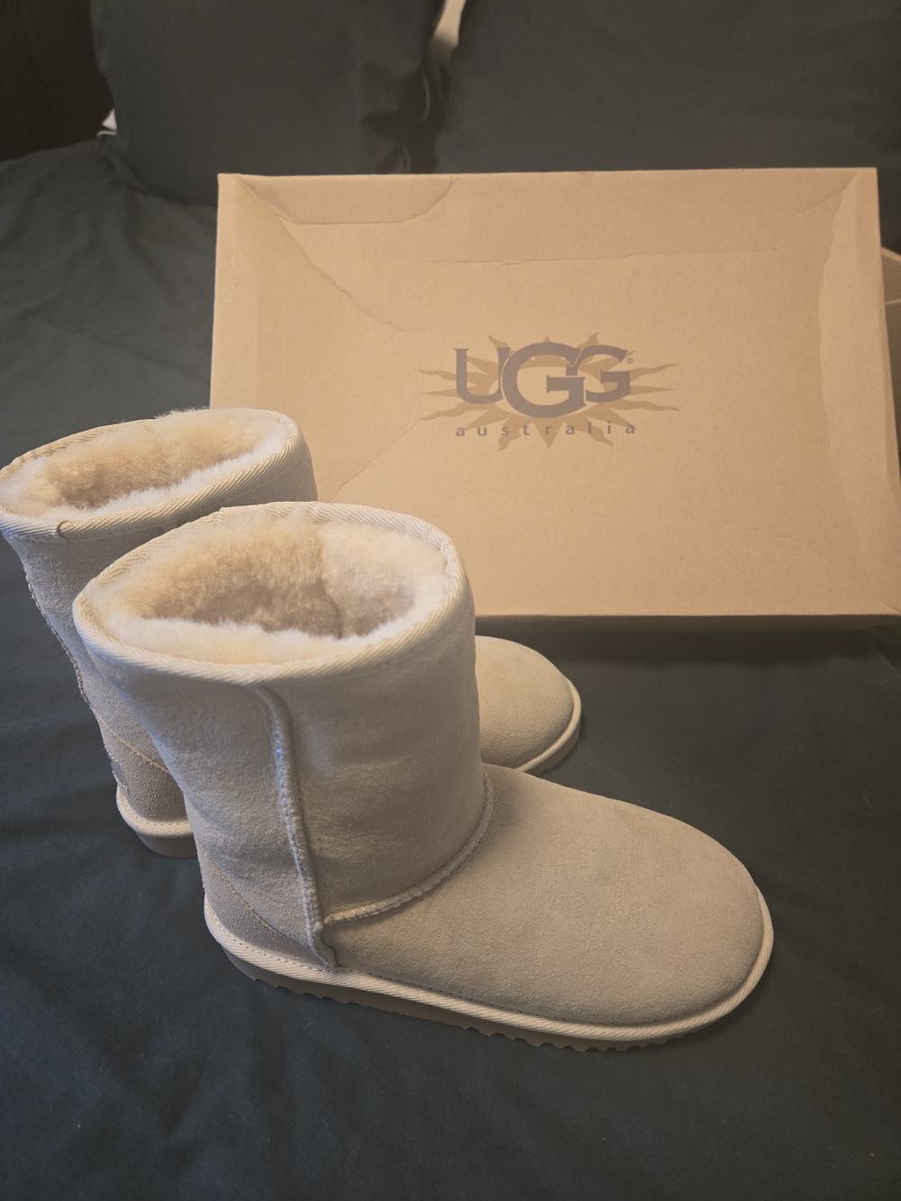 UGG Classic Short Women's Sheepskin Boots - Chestnut